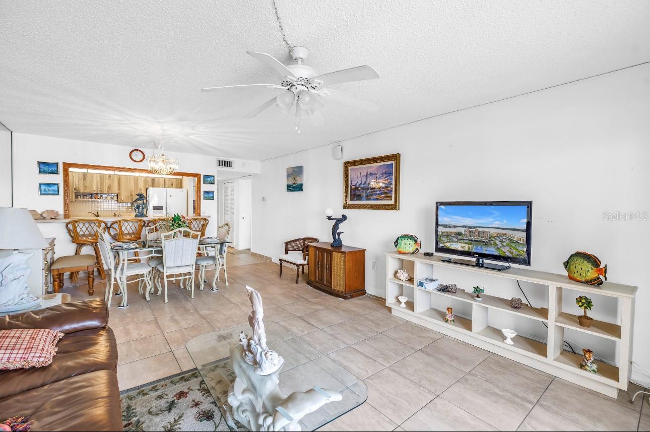 Image 9 of 26 For 7700 Sun Island Drive S 402