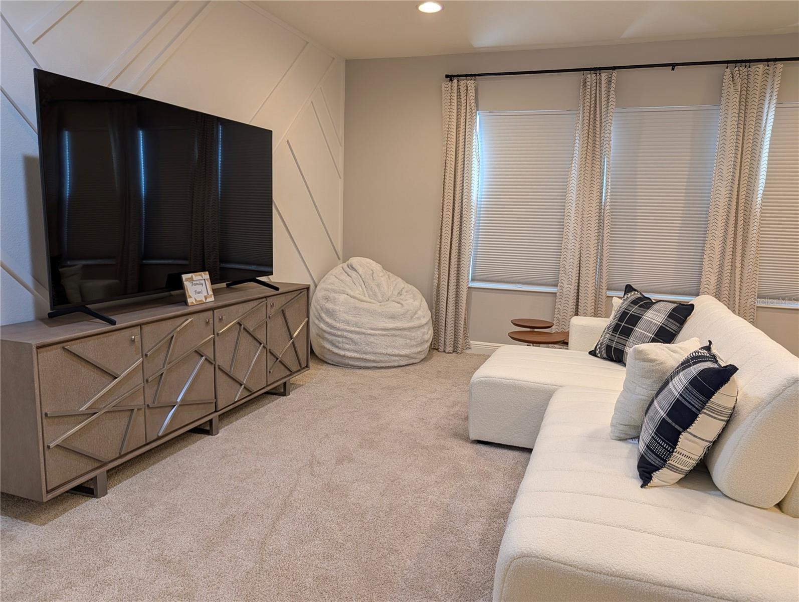 Image 24 of 39 For 10915 Charmwood Drive