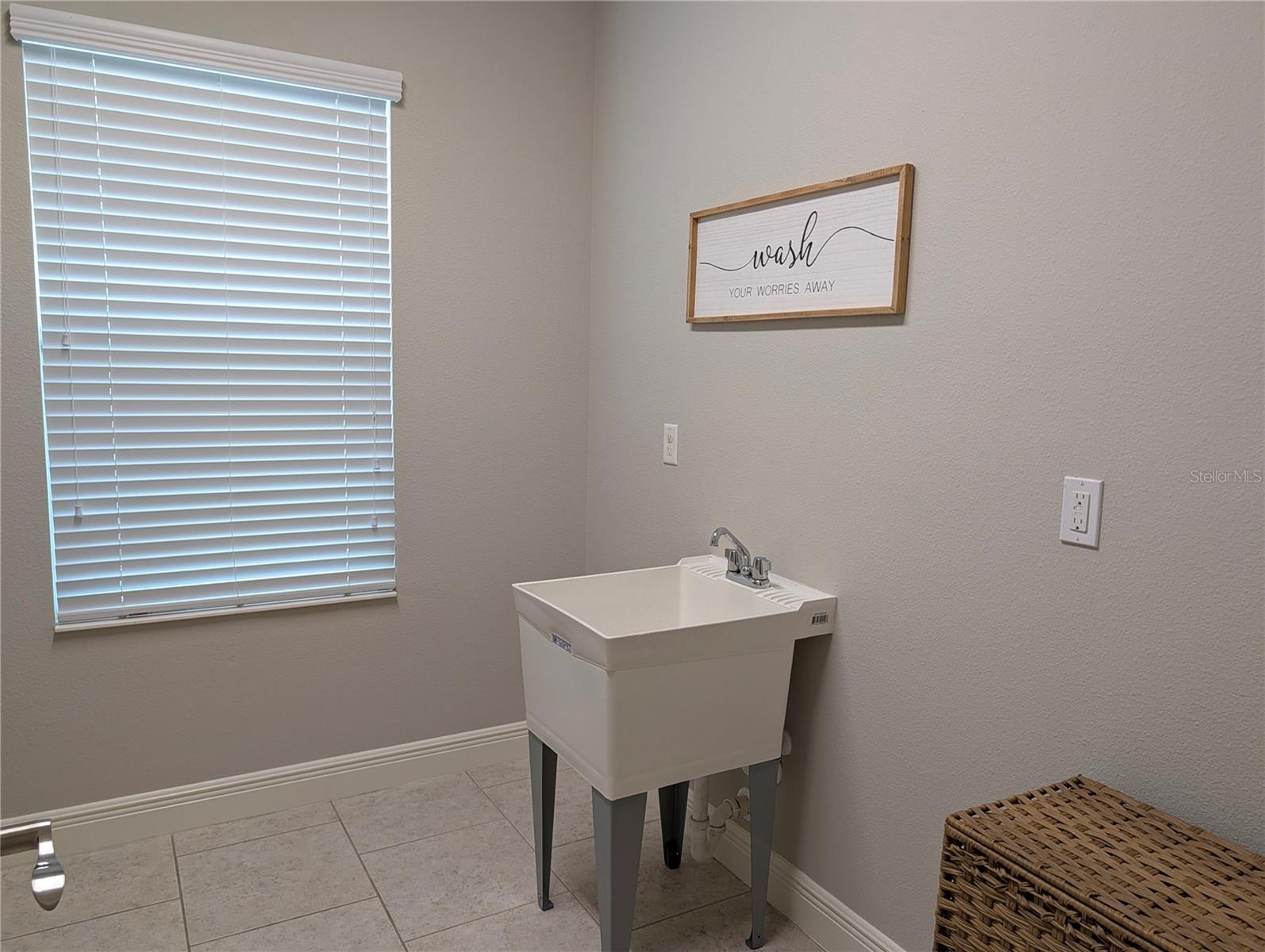 Image 31 of 39 For 10915 Charmwood Drive