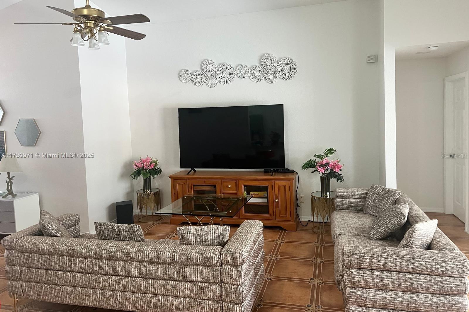 Image 3 of 24 For 713 5th Avenue