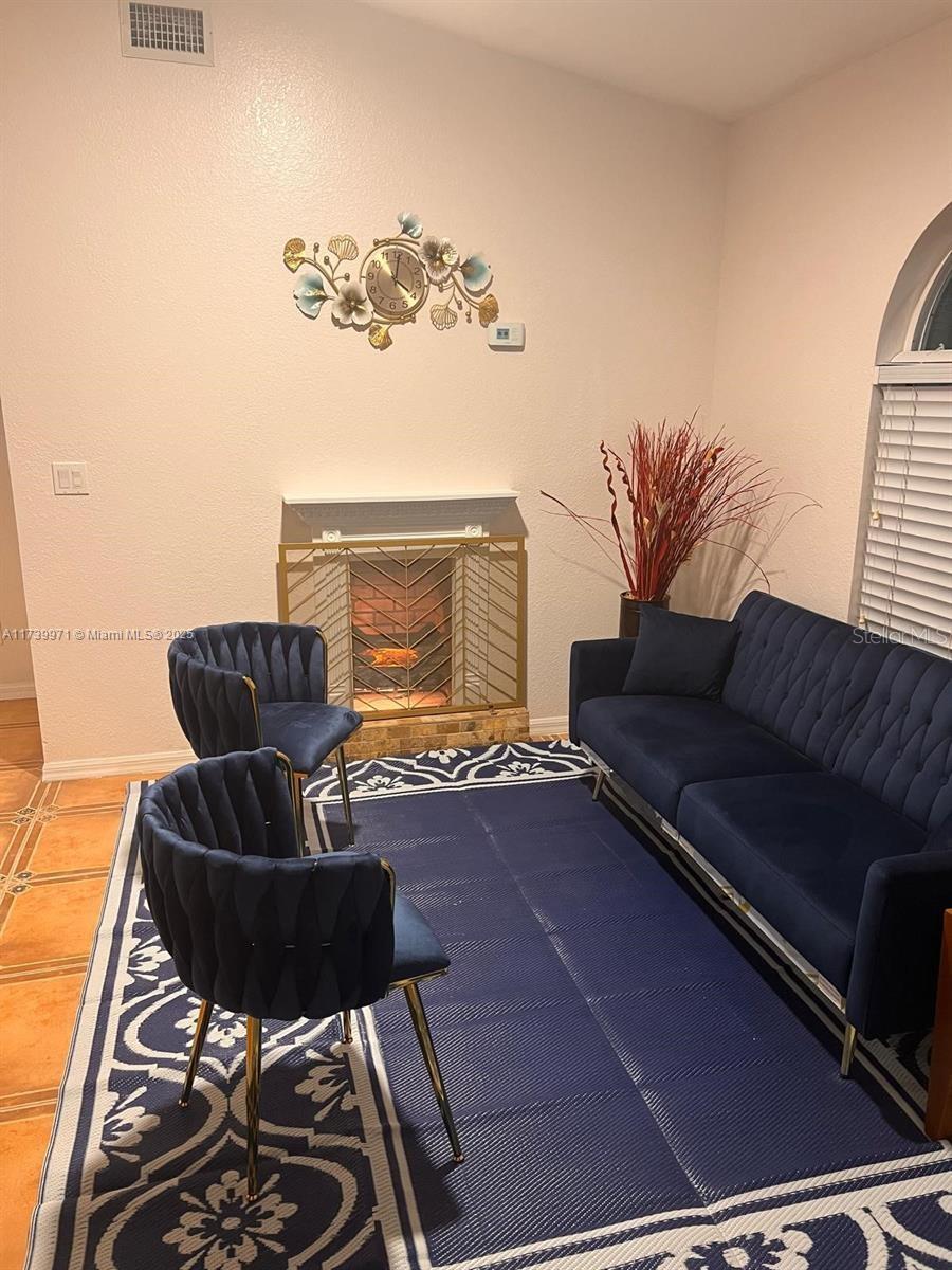 Image 9 of 24 For 713 5th Avenue