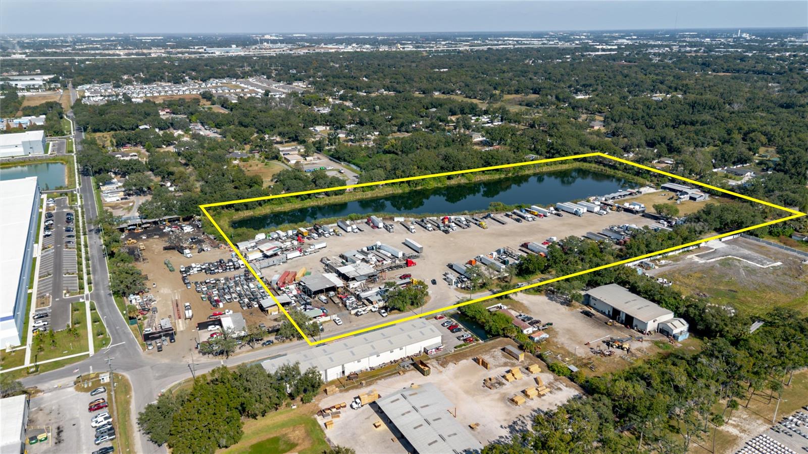 Listing photo id 11 for 5482 24th Avenue