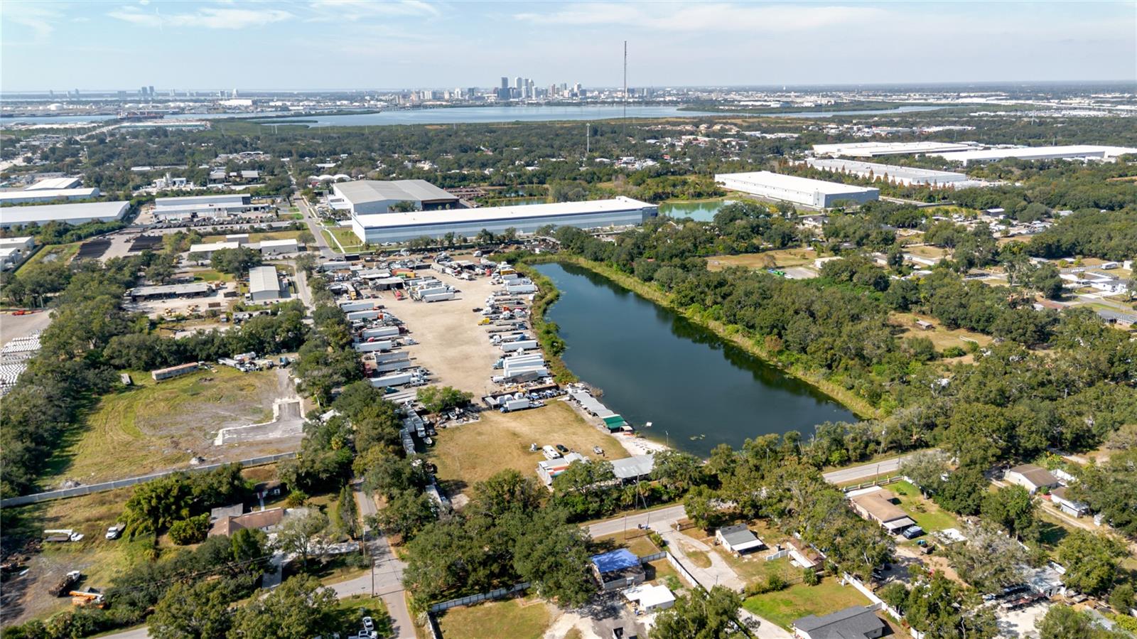 Listing photo id 17 for 5482 24th Avenue