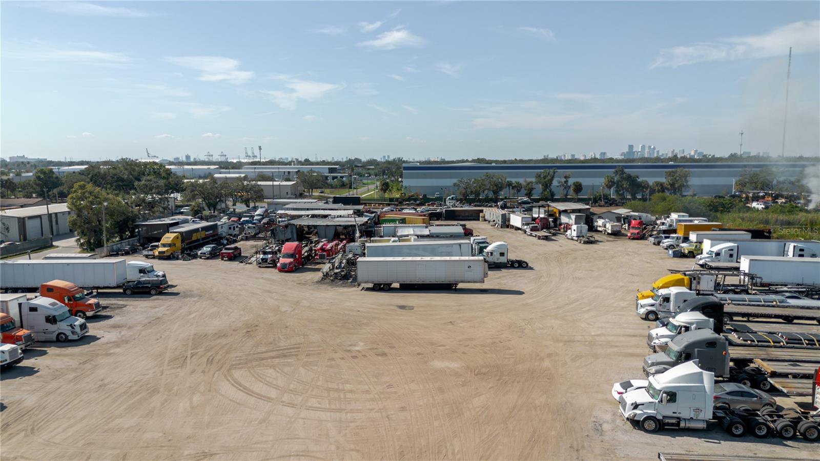 Listing photo id 22 for 5482 24th Avenue