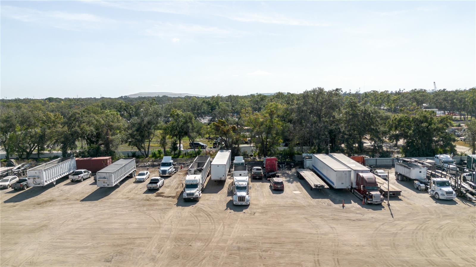 Listing photo id 23 for 5482 24th Avenue