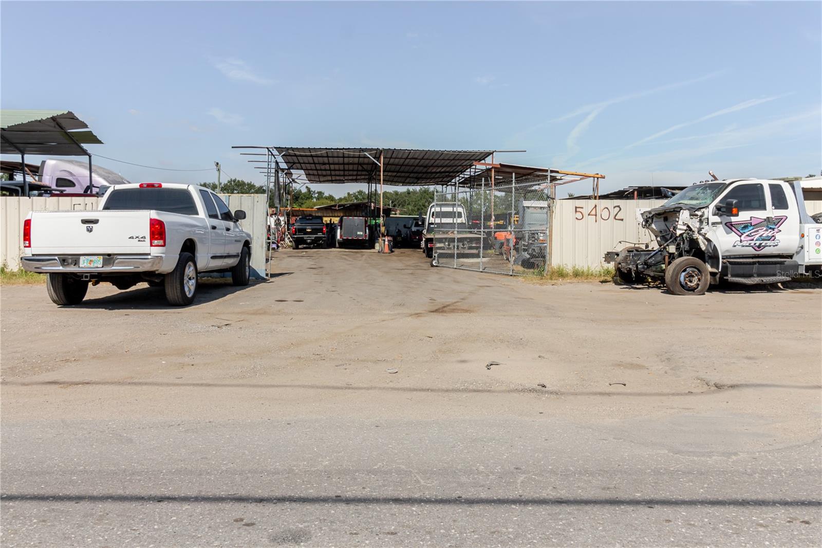 Listing photo id 27 for 5482 24th Avenue