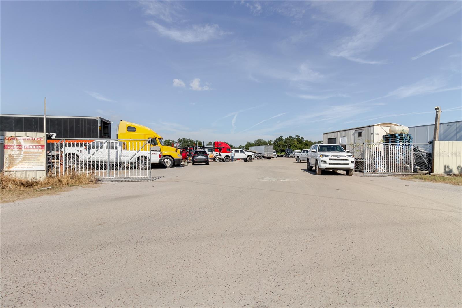 Listing photo id 28 for 5482 24th Avenue