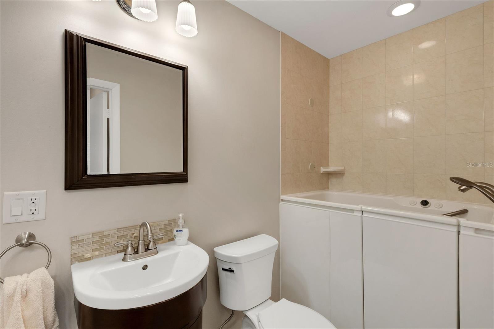 Image 24 of 48 For 1701 Pinehurst Road 22b