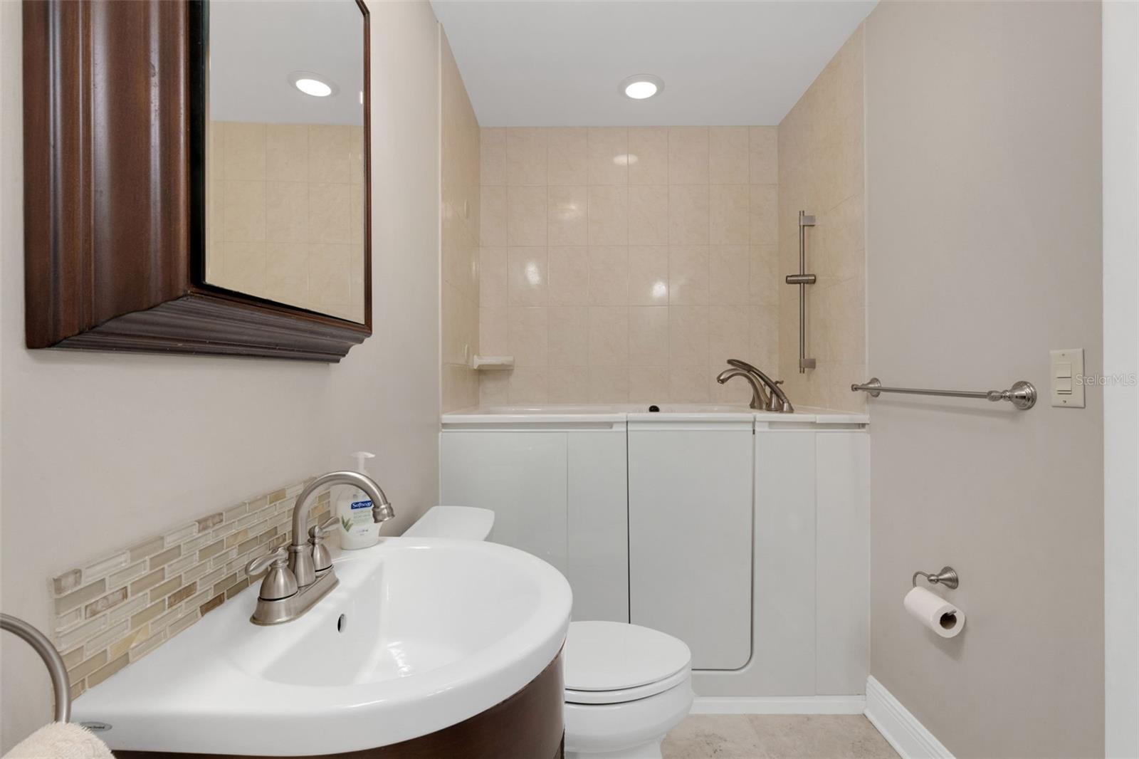 Image 26 of 48 For 1701 Pinehurst Road 22b