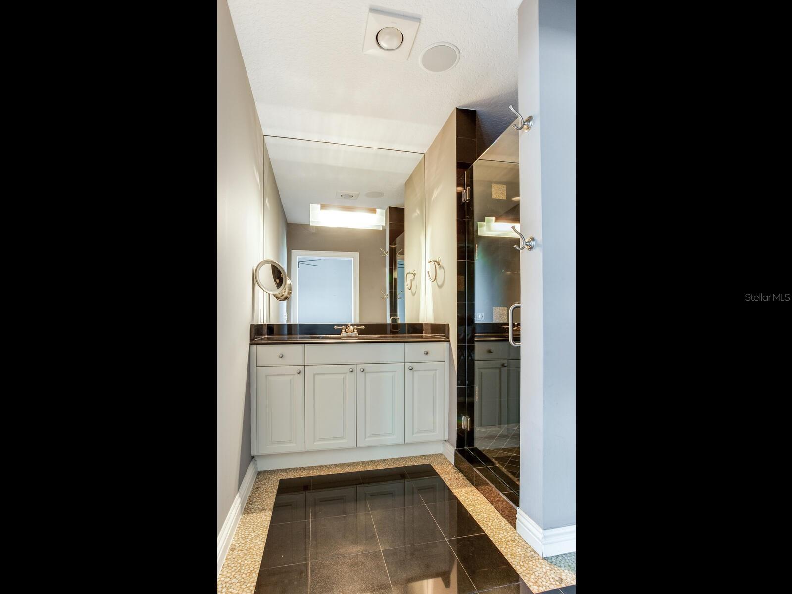 Image 39 of 68 For 3507 Bayshore Boulevard 1202