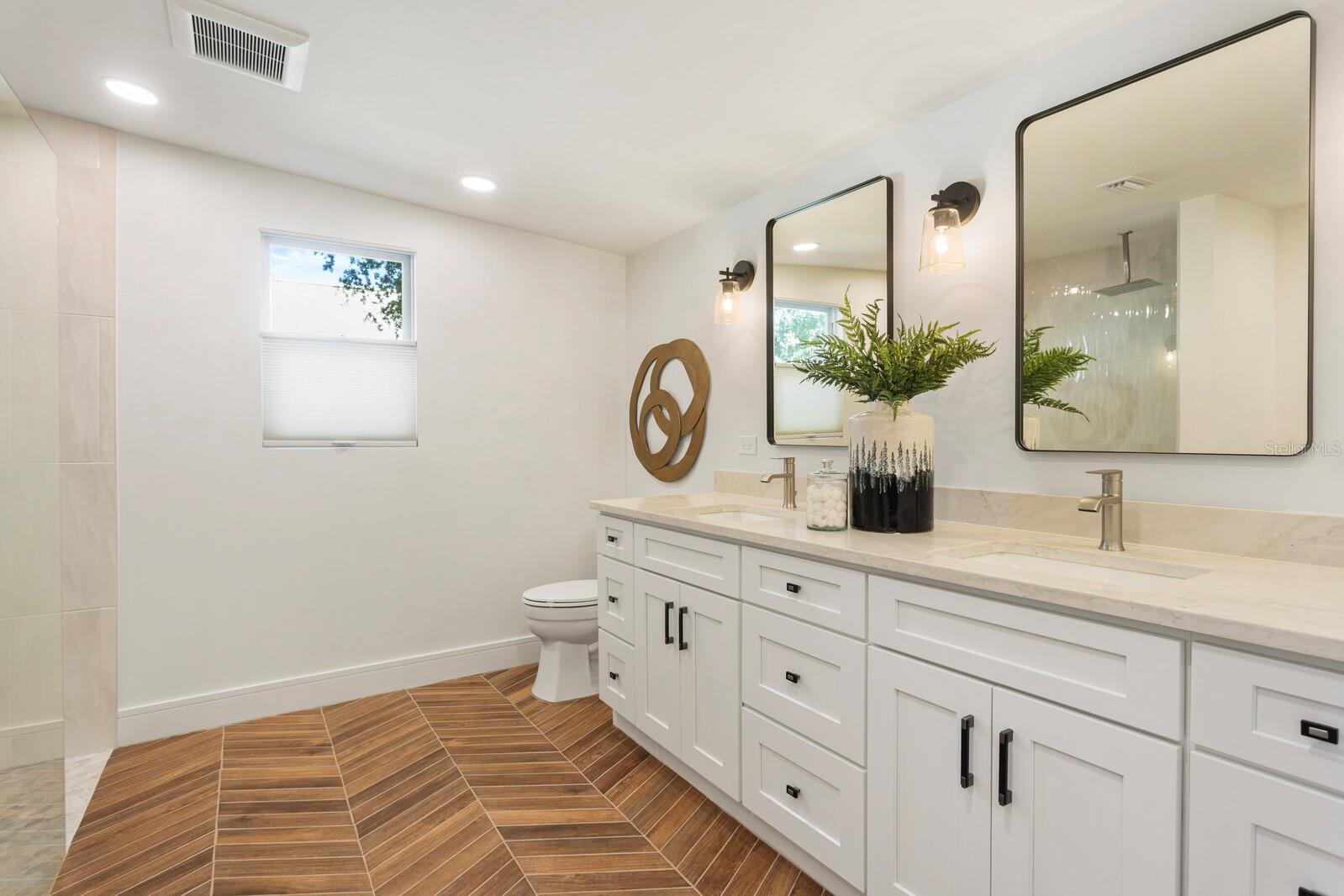 Image 18 of 35 For 3123 La Salle Street