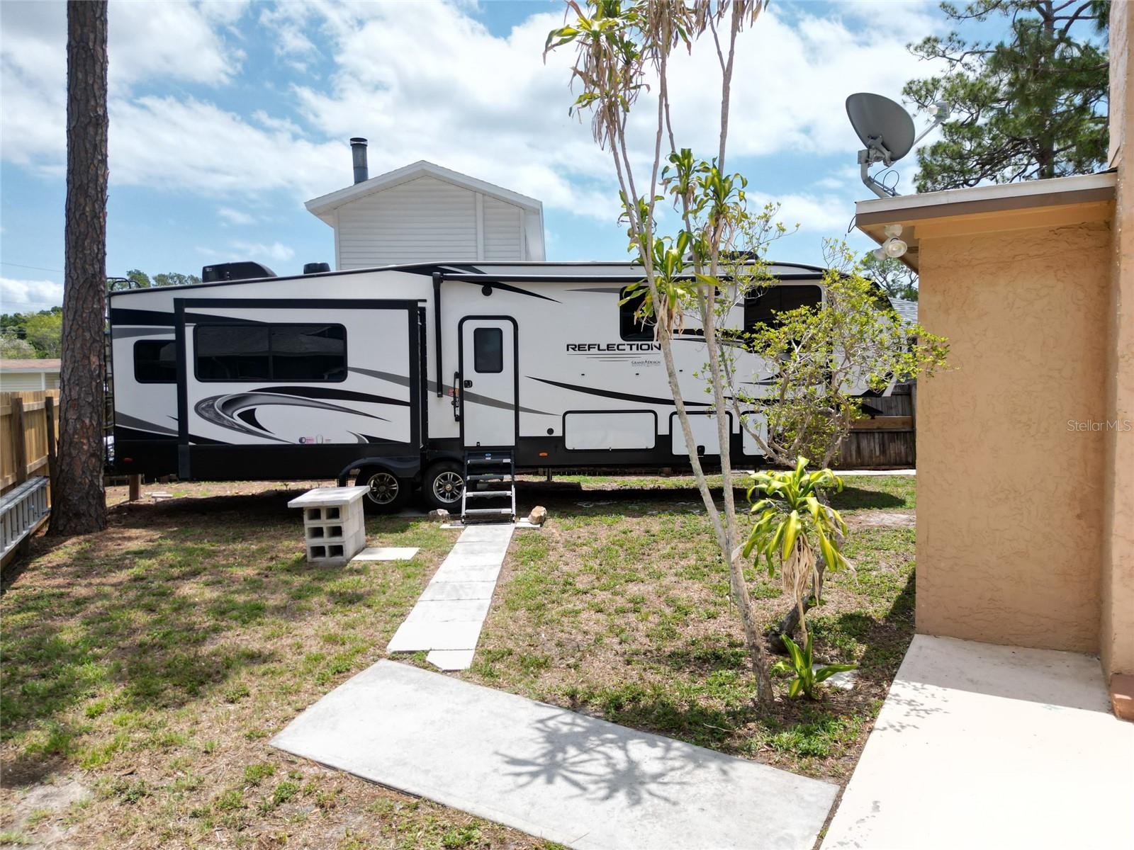 Image 32 of 37 For 771 Murphy Avenue N