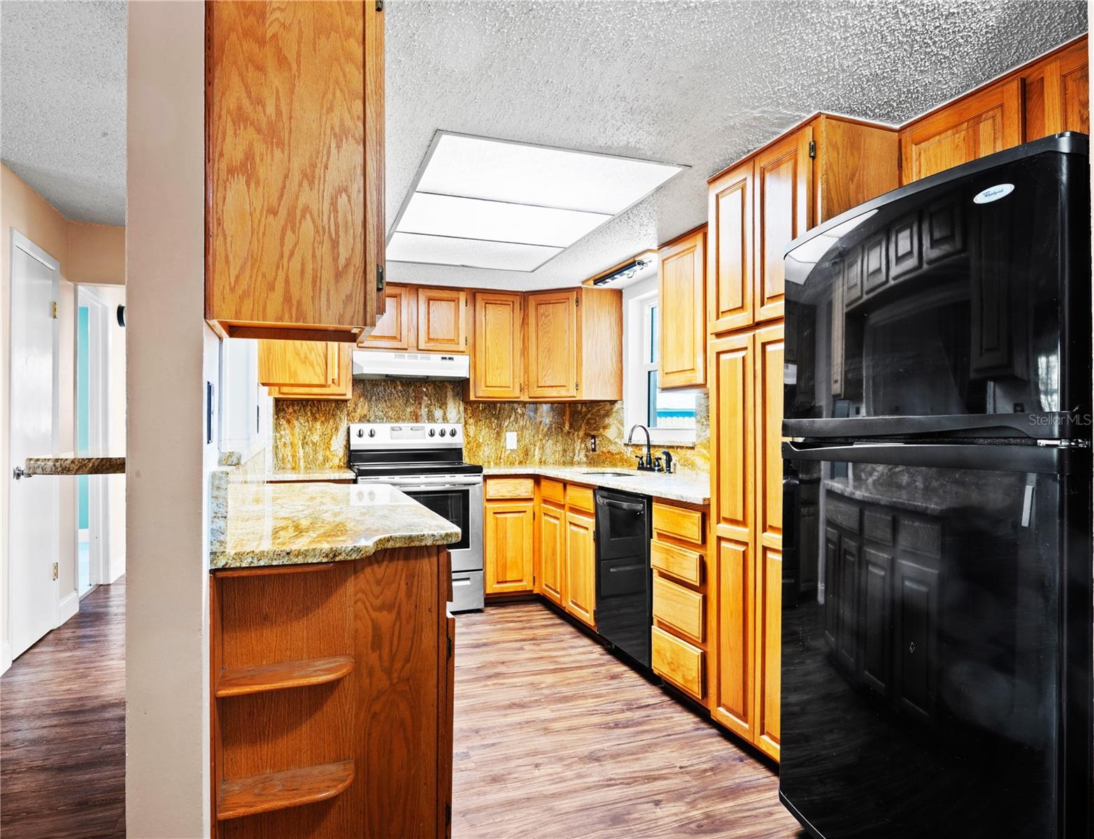 Image 5 of 37 For 771 Murphy Avenue N