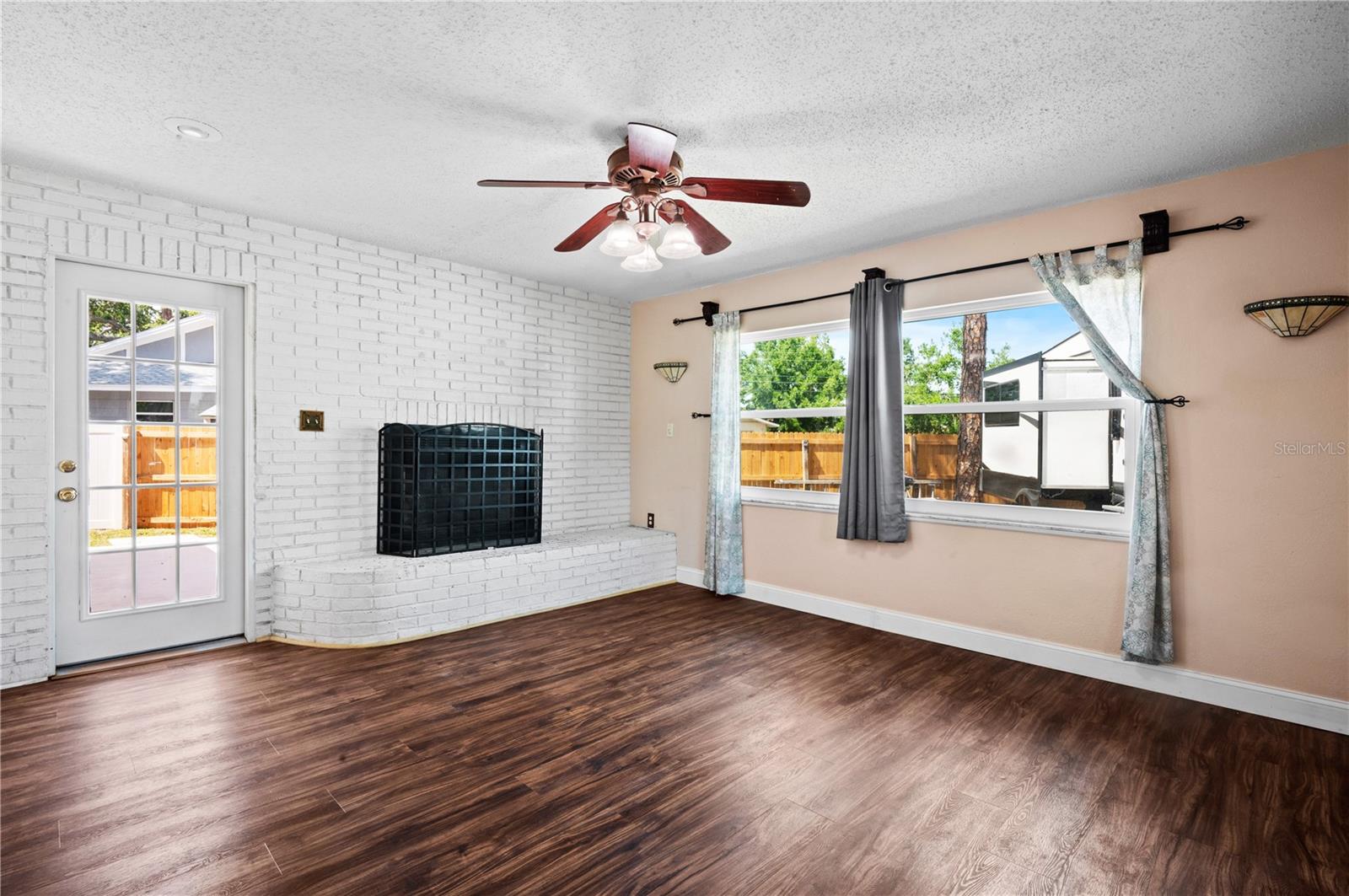 Image 8 of 37 For 771 Murphy Avenue N