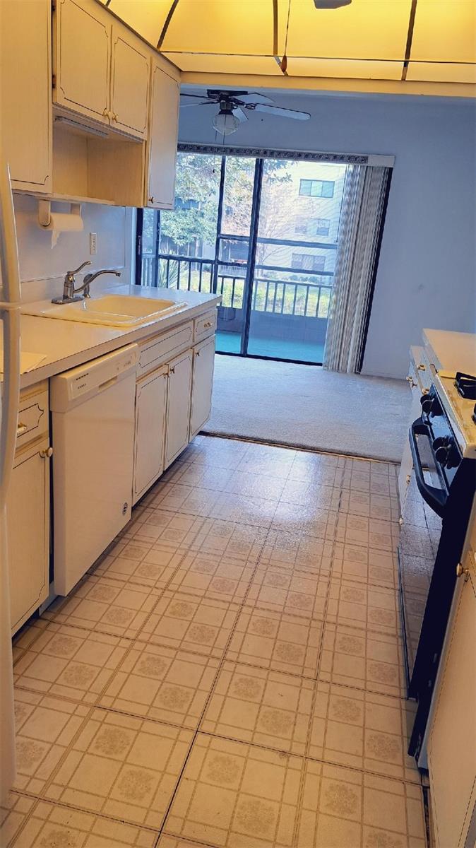 Image 8 of 18 For 7951 58th Avenue N 208