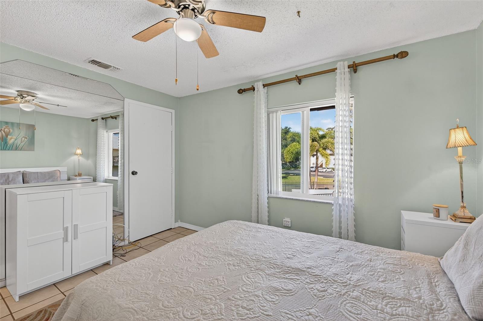 Image 18 of 40 For 4215 Bay Drive 1802f