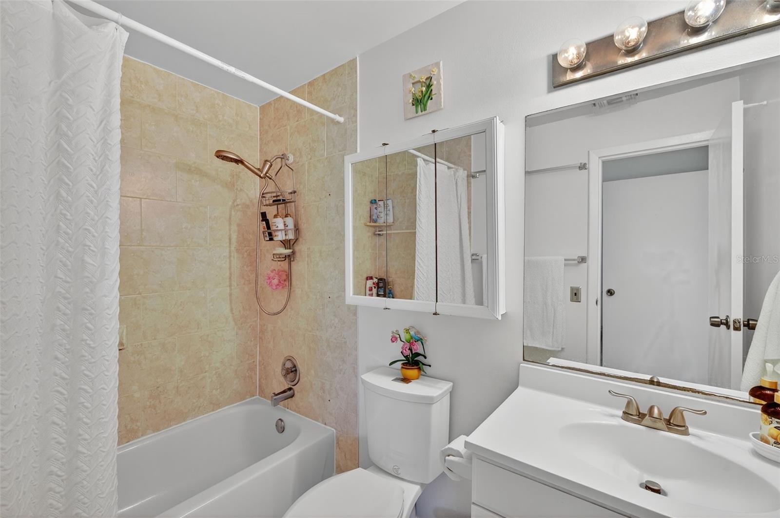 Image 21 of 40 For 4215 Bay Drive 1802f