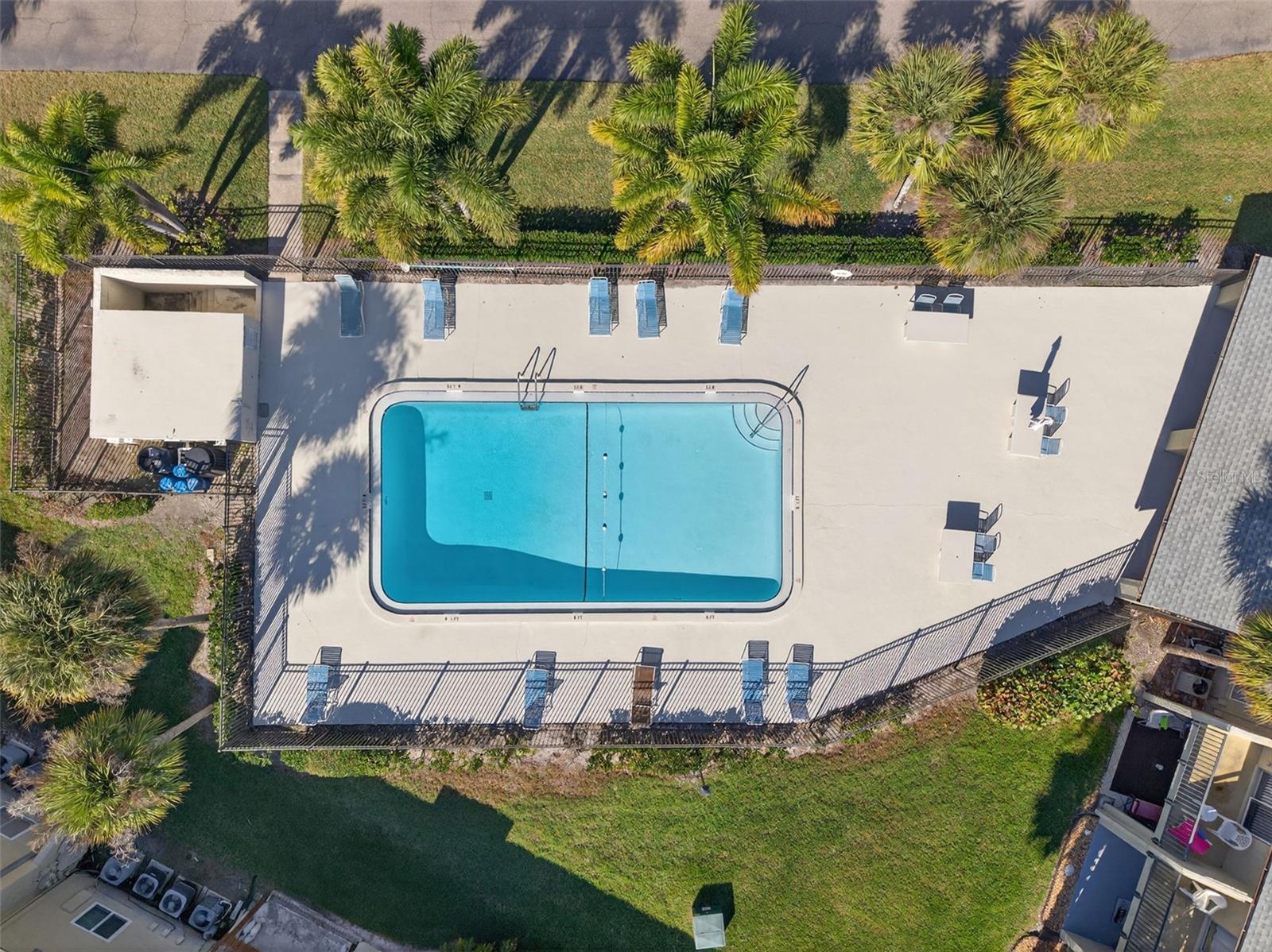 Image 32 of 40 For 4215 Bay Drive 1802f