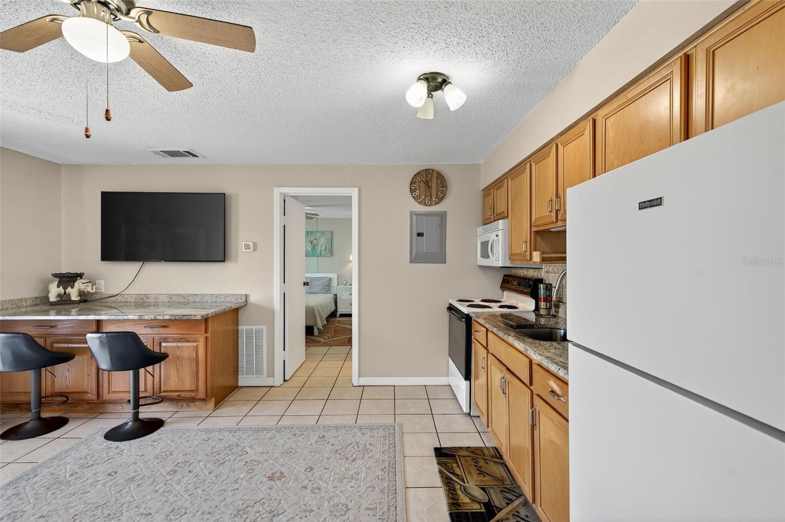 Image 9 of 40 For 4215 Bay Drive 1802f