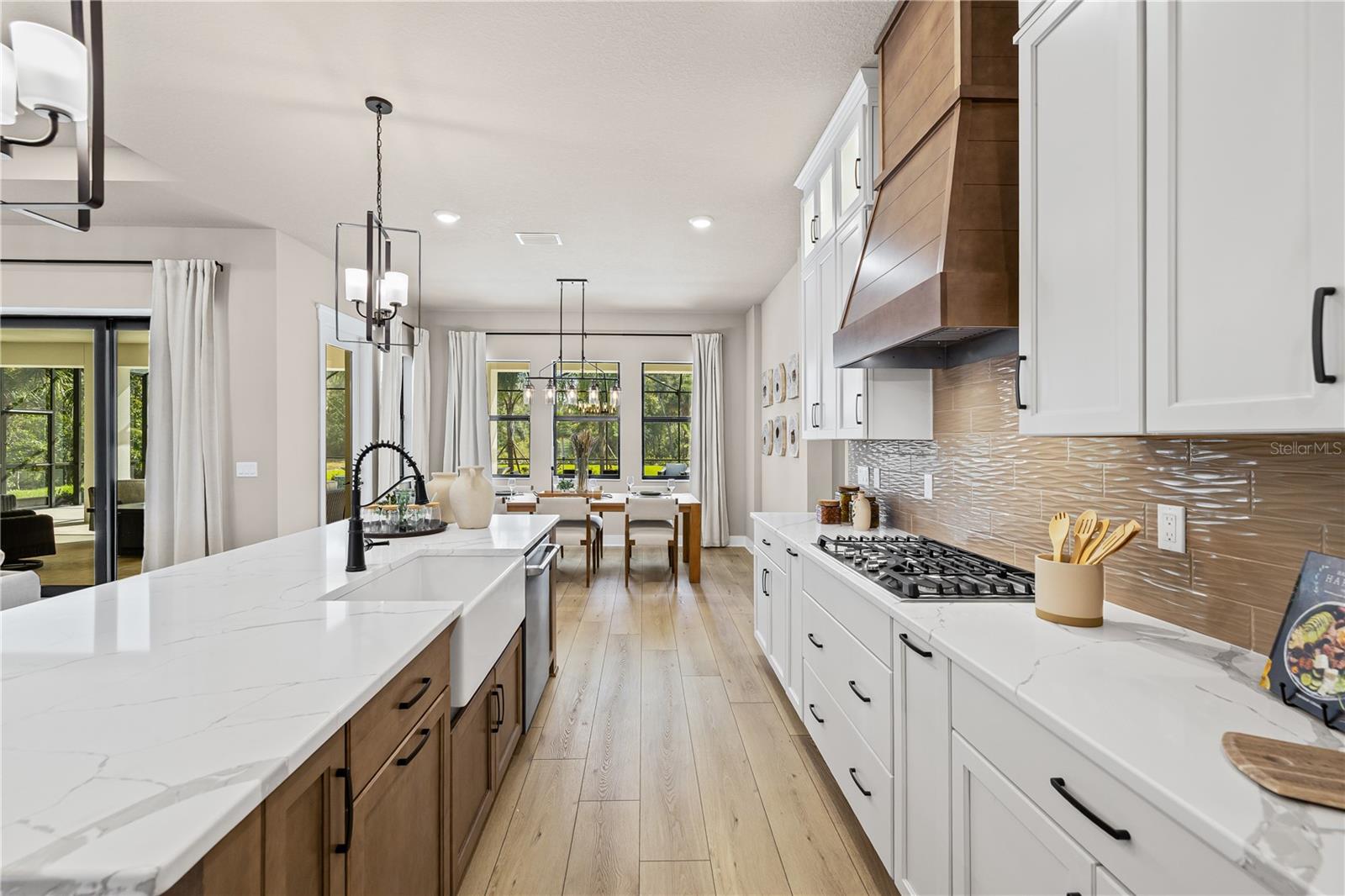 Image 12 of 83 For 728 Estates Boulevard