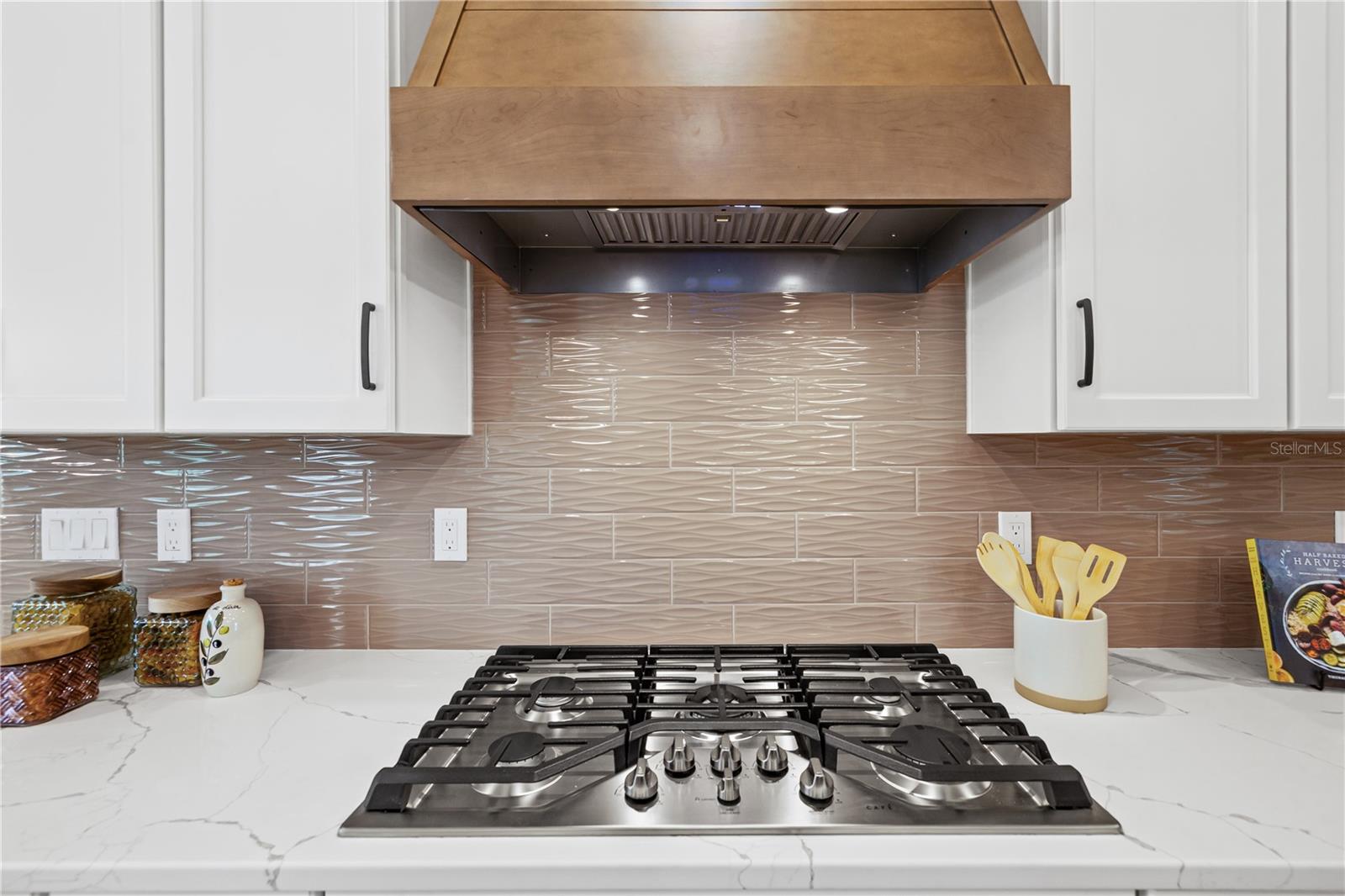 Image 18 of 83 For 728 Estates Boulevard