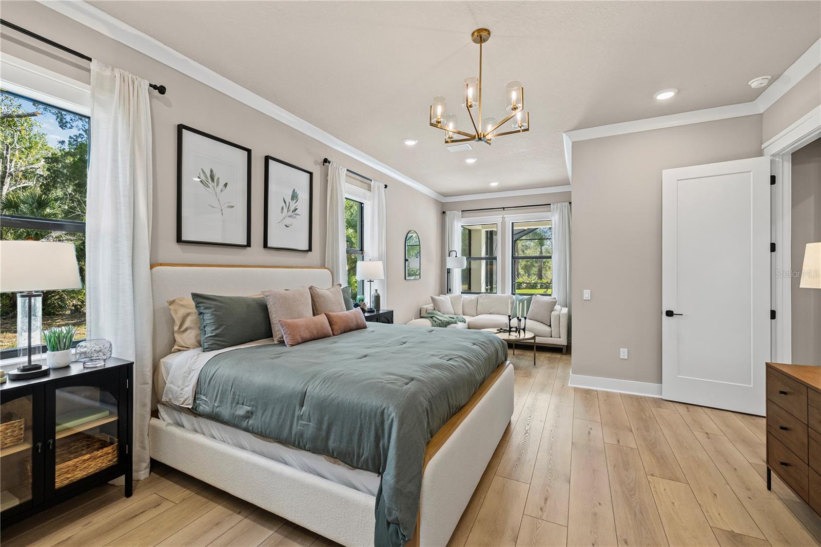 Image 27 of 83 For 728 Estates Boulevard