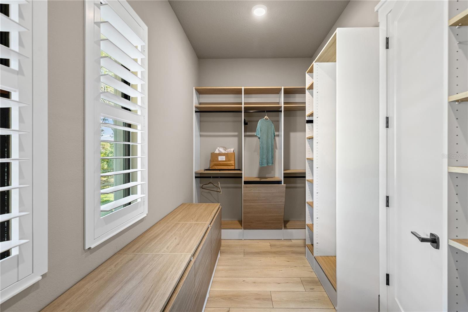 Image 34 of 83 For 728 Estates Boulevard