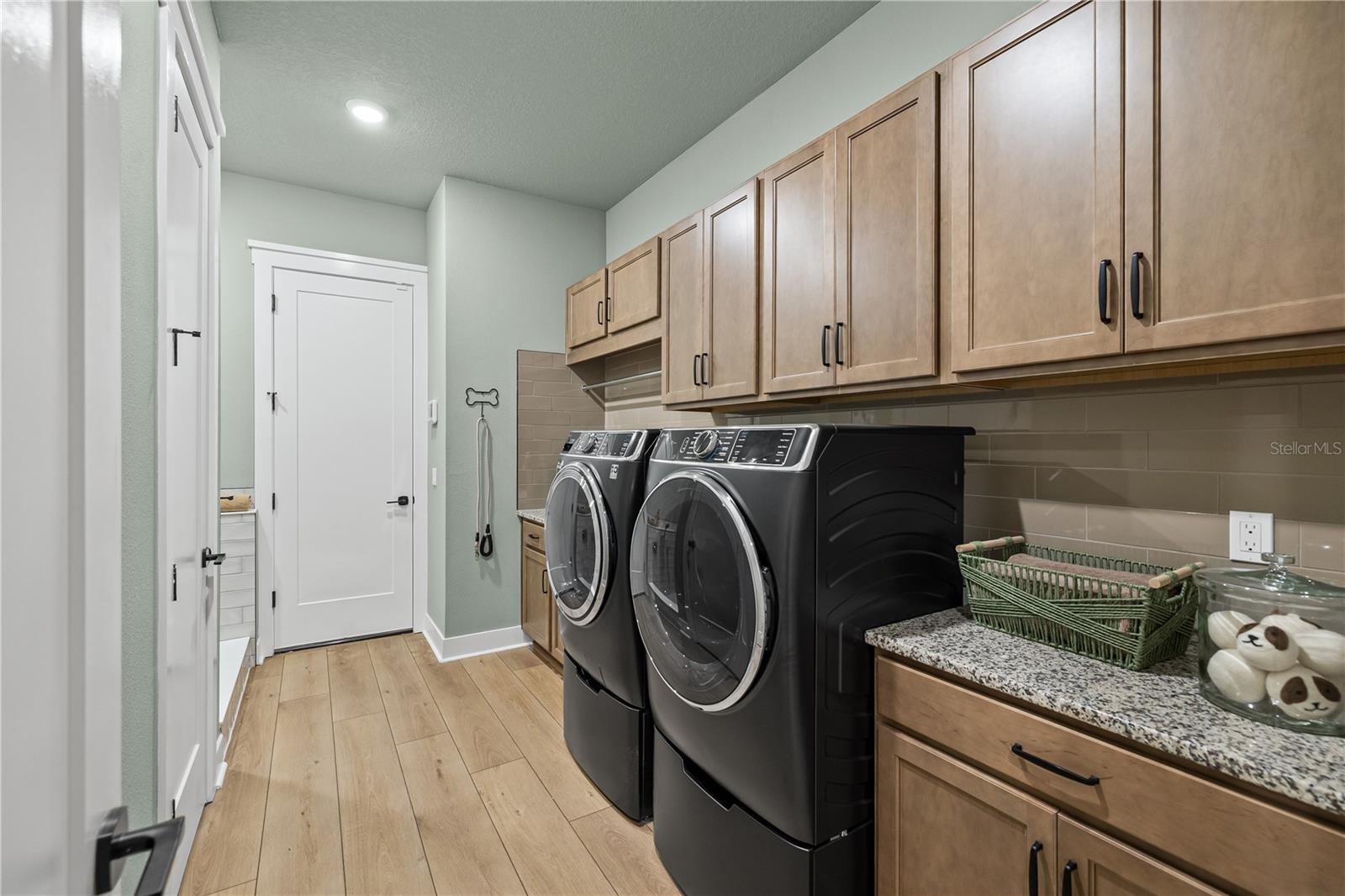 Image 46 of 83 For 728 Estates Boulevard