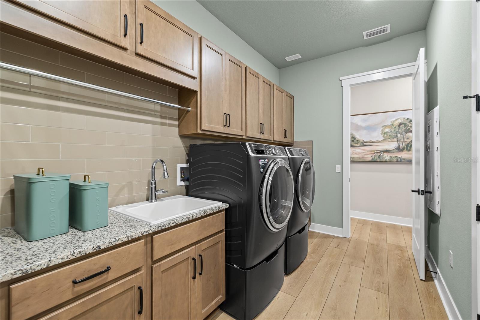 Image 48 of 83 For 728 Estates Boulevard