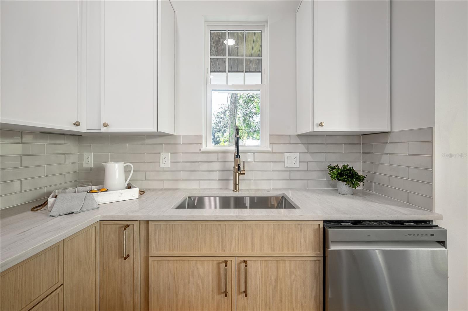 Image 15 of 48 For 1405 Louisiana Avenue 1