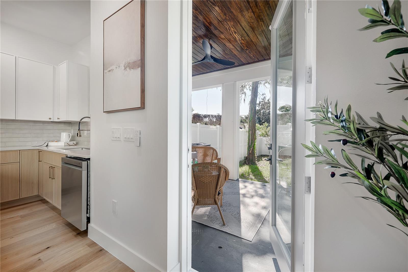 Image 23 of 48 For 1405 Louisiana Avenue 1