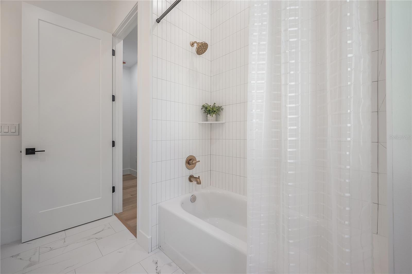 Image 39 of 48 For 1405 Louisiana Avenue 1