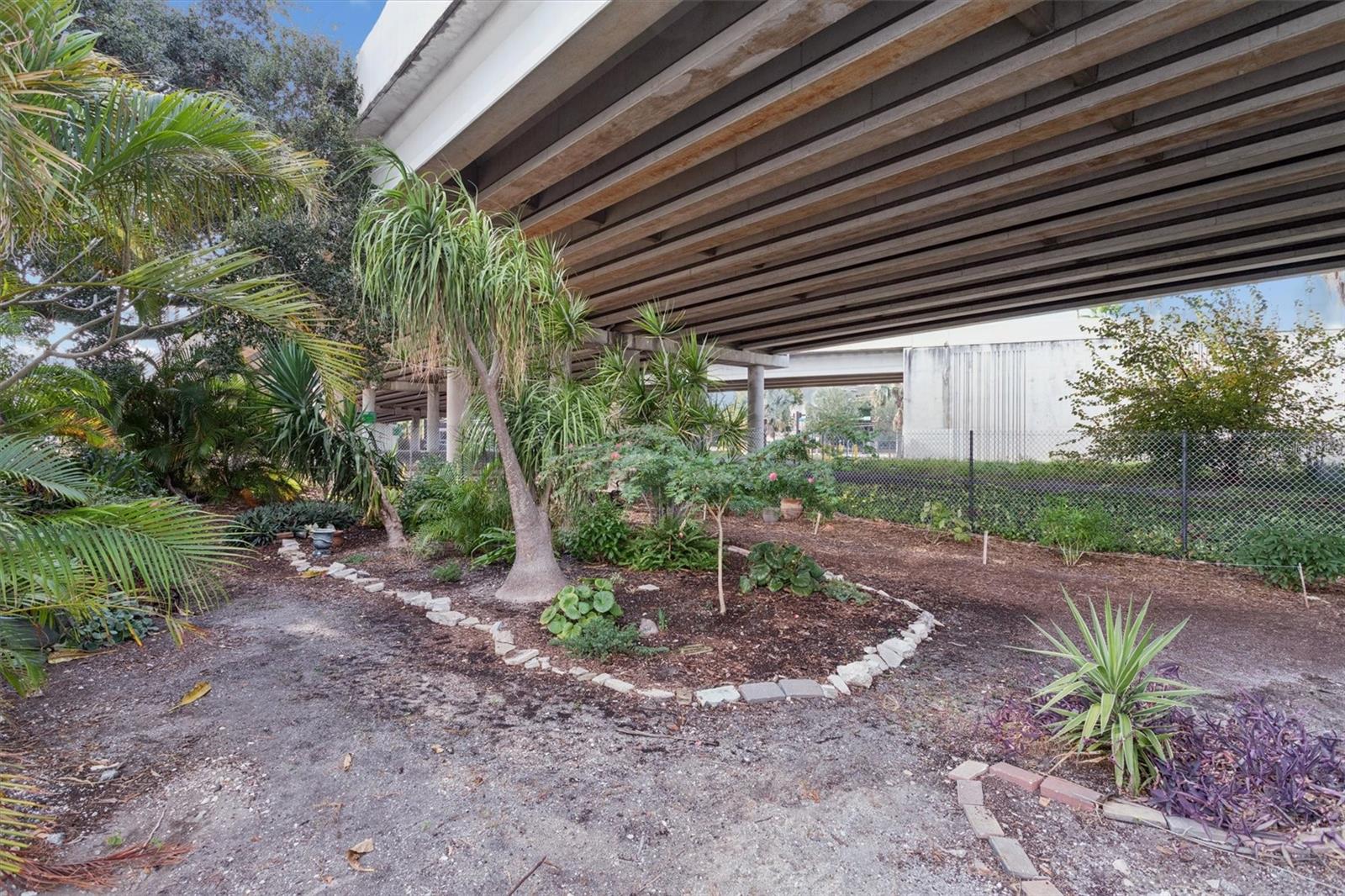 Image 21 of 26 For 841 4th Avenue N 32