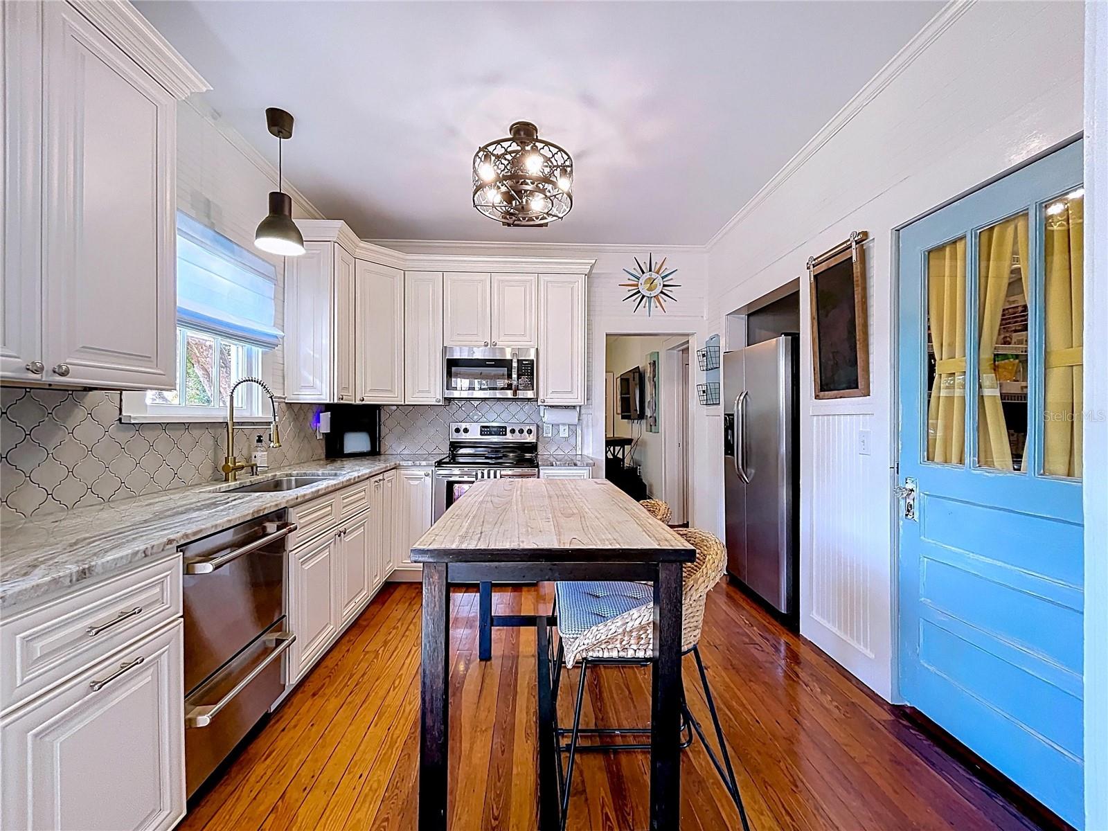 Image 11 of 38 For 901 Baker Street