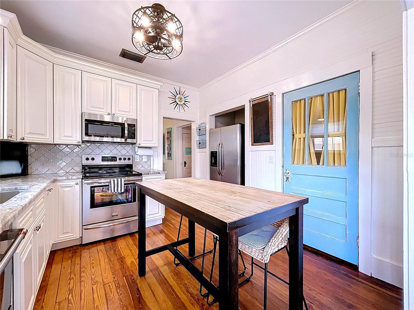 Image 12 of 38 For 901 Baker Street