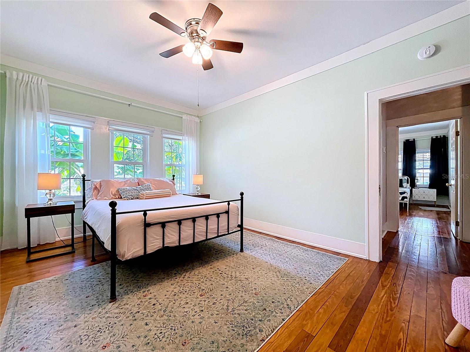 Image 17 of 38 For 901 Baker Street