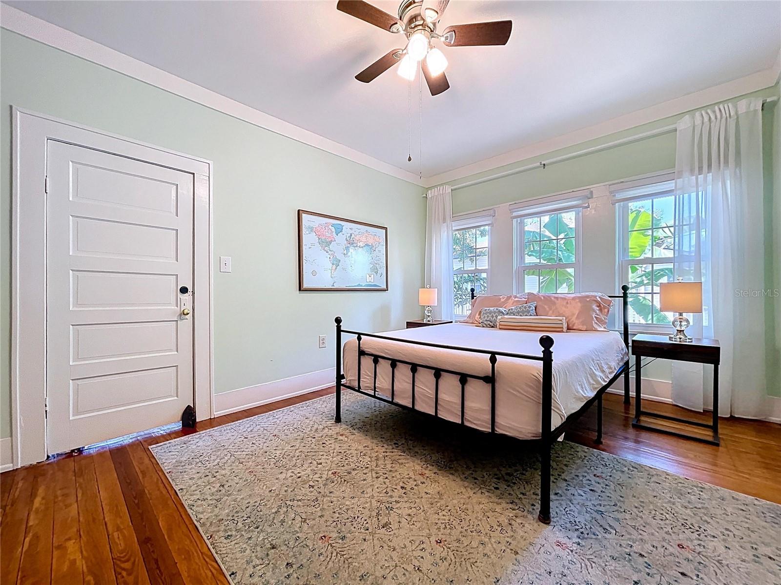 Image 18 of 38 For 901 Baker Street