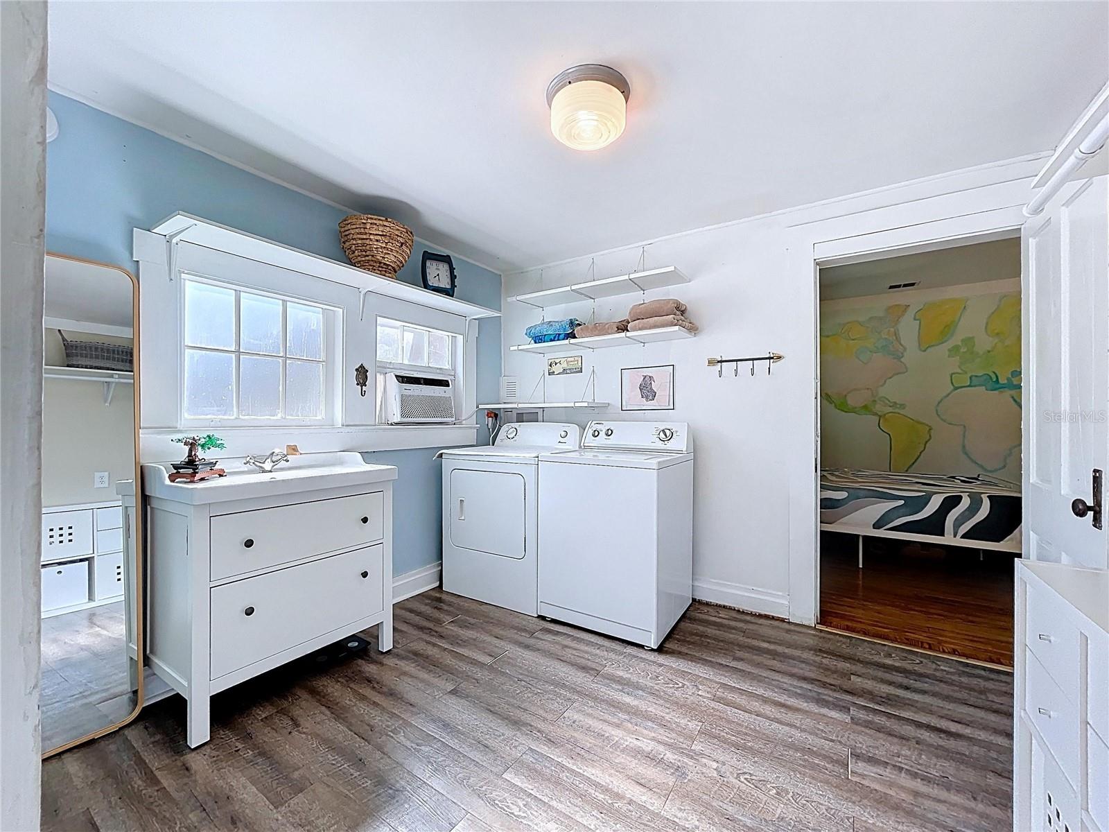 Image 22 of 38 For 901 Baker Street