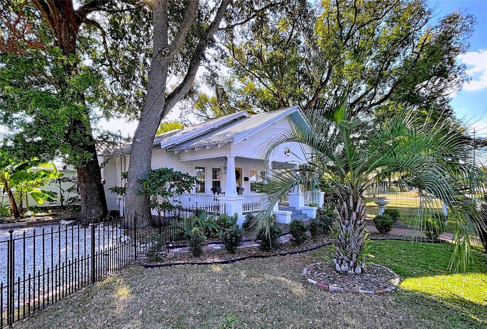 Image 3 of 38 For 901 Baker Street