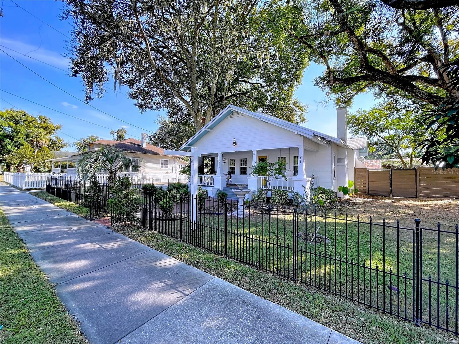 Image 4 of 38 For 901 Baker Street