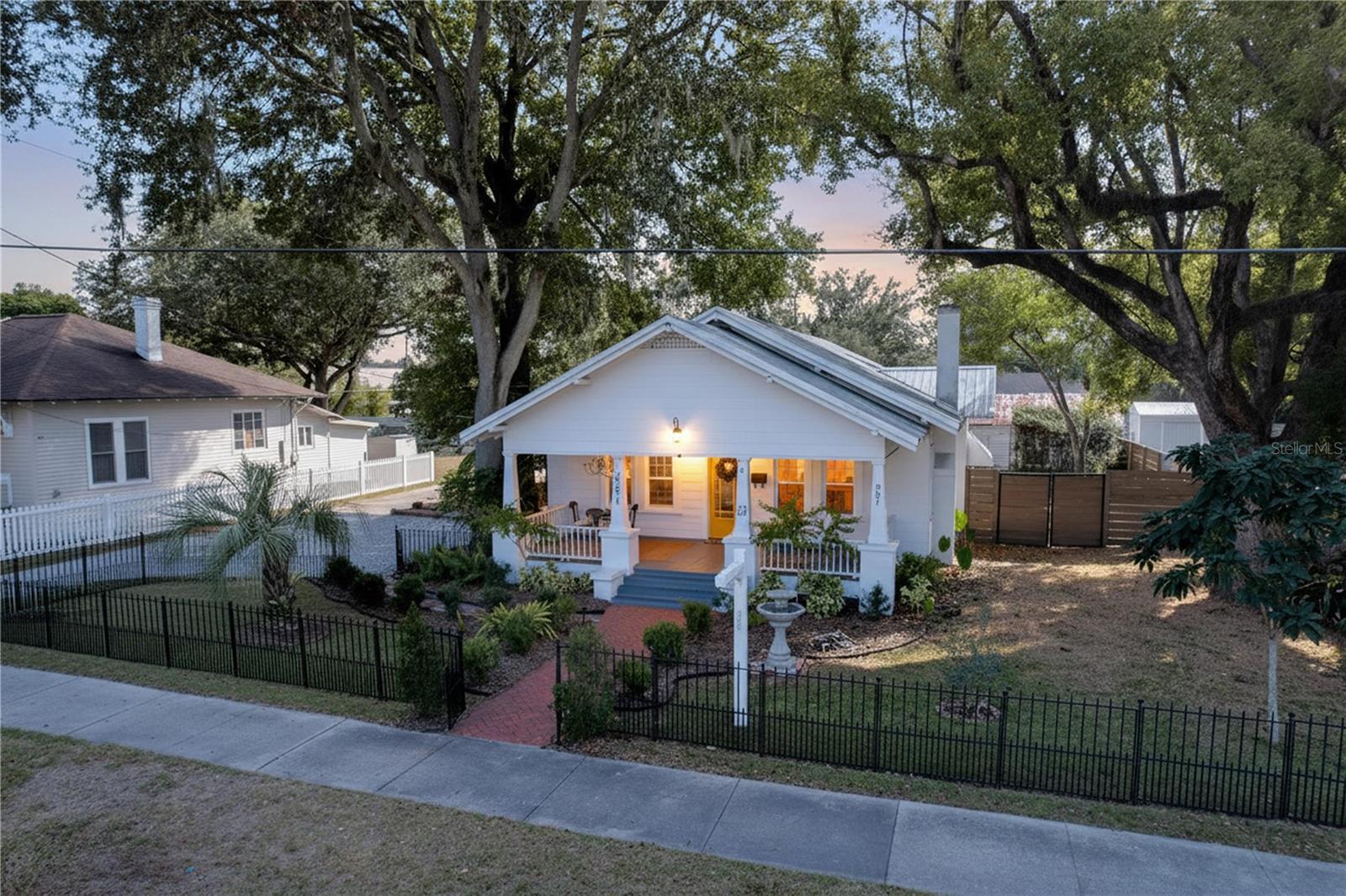 Image 6 of 38 For 901 Baker Street