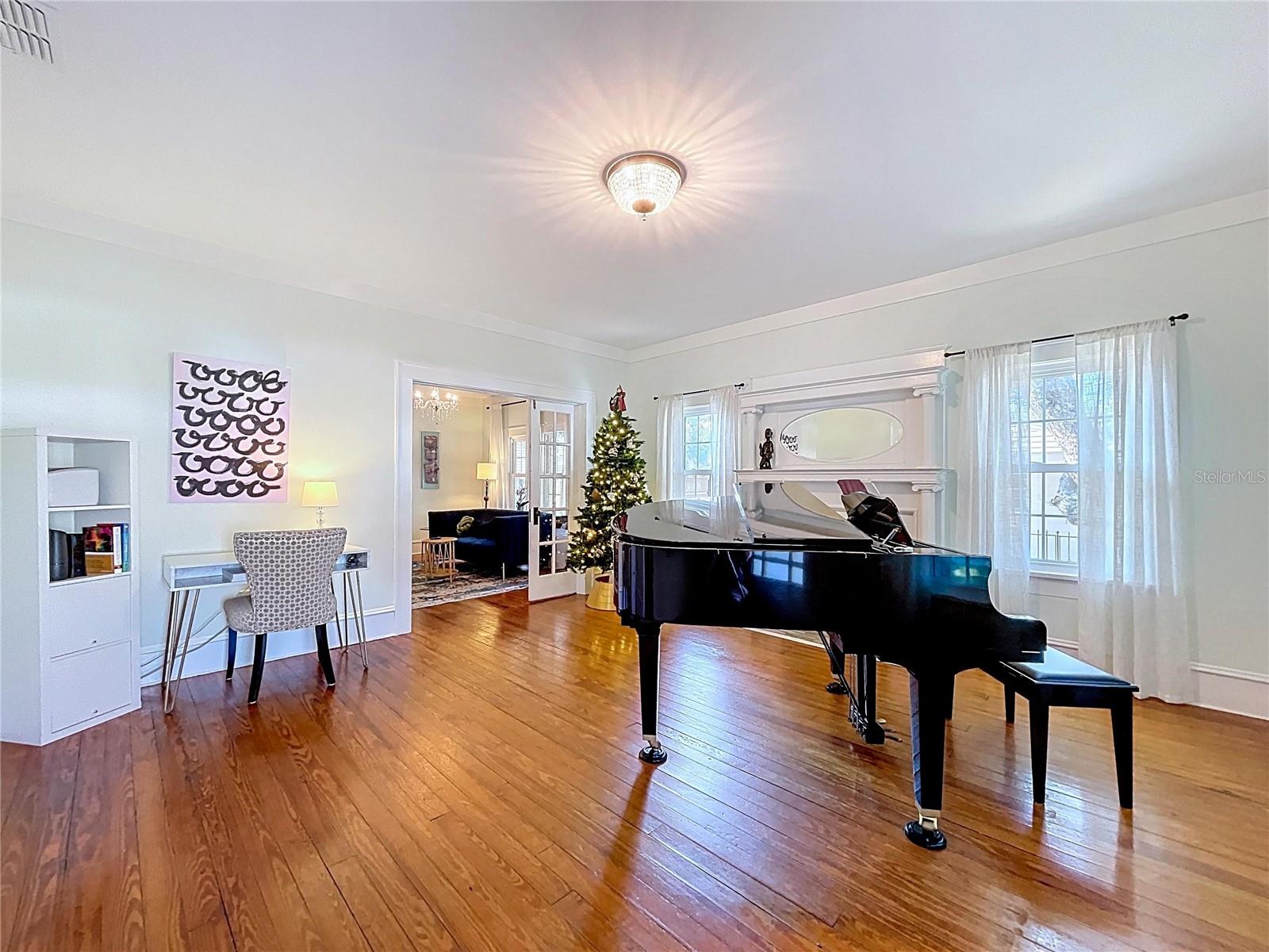 Image 8 of 38 For 901 Baker Street