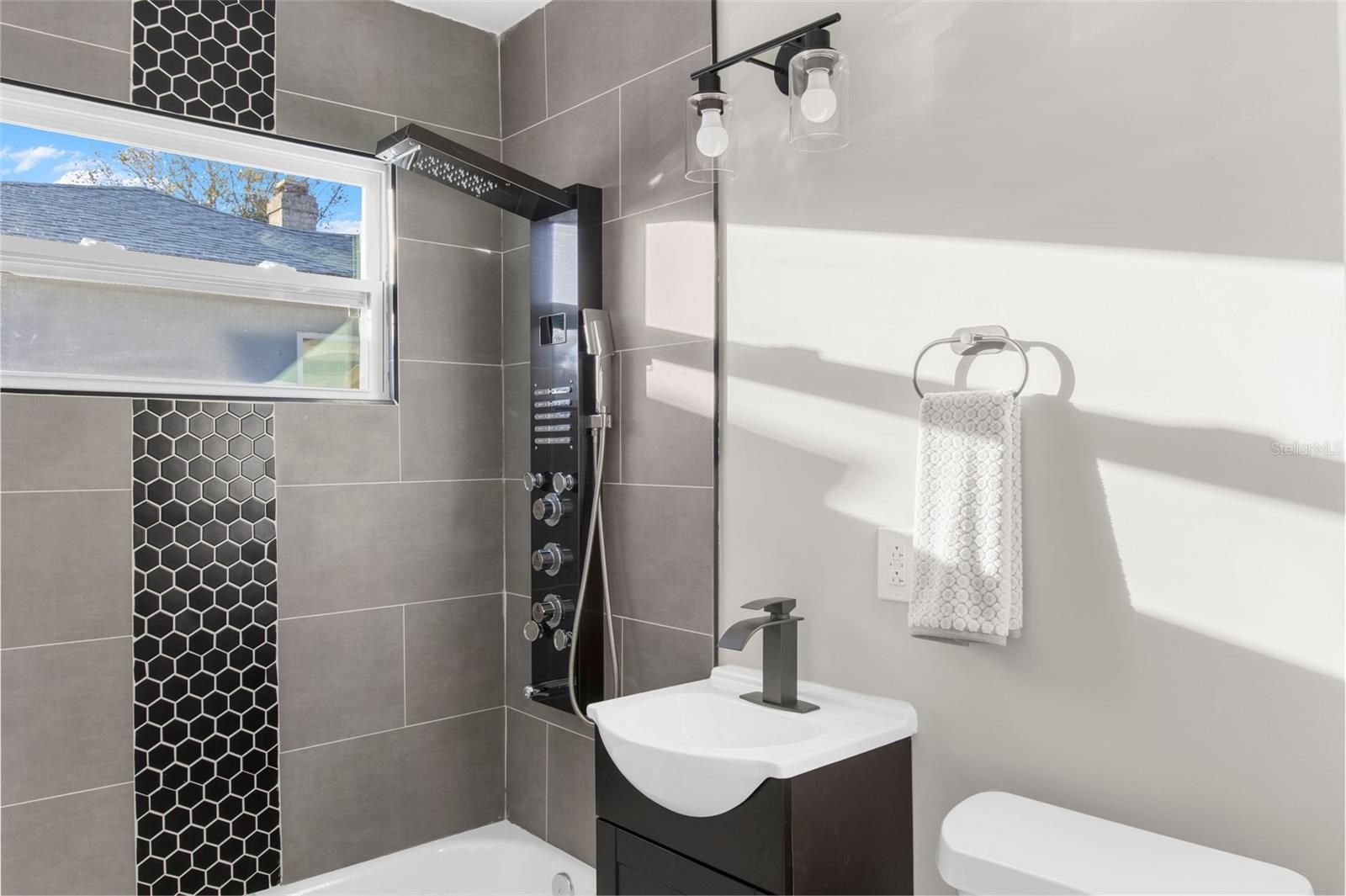 Image 20 of 42 For 5318 9th Avenue N