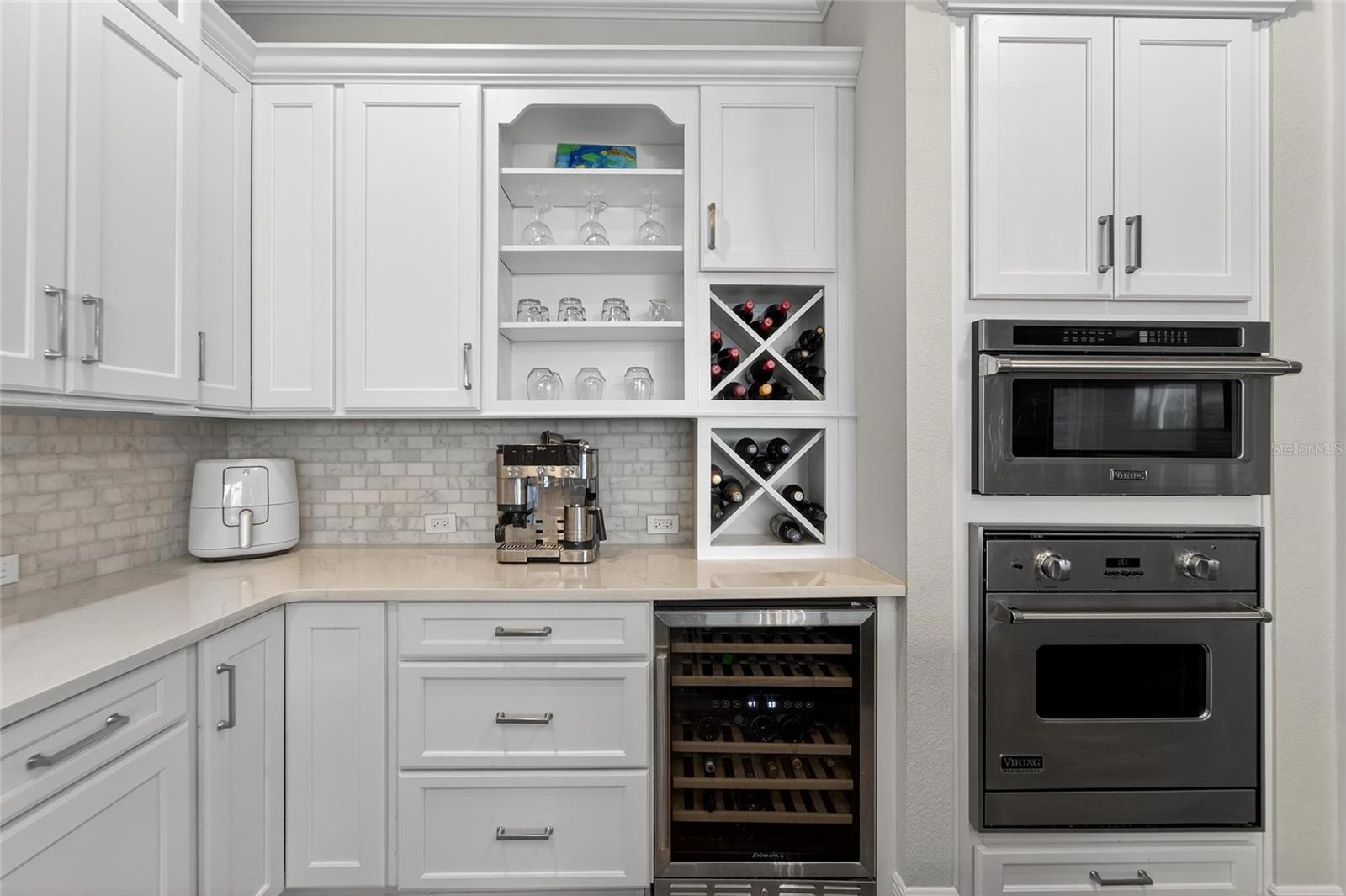 Listing photo id 17 for 5245 Brighton Shore Drive