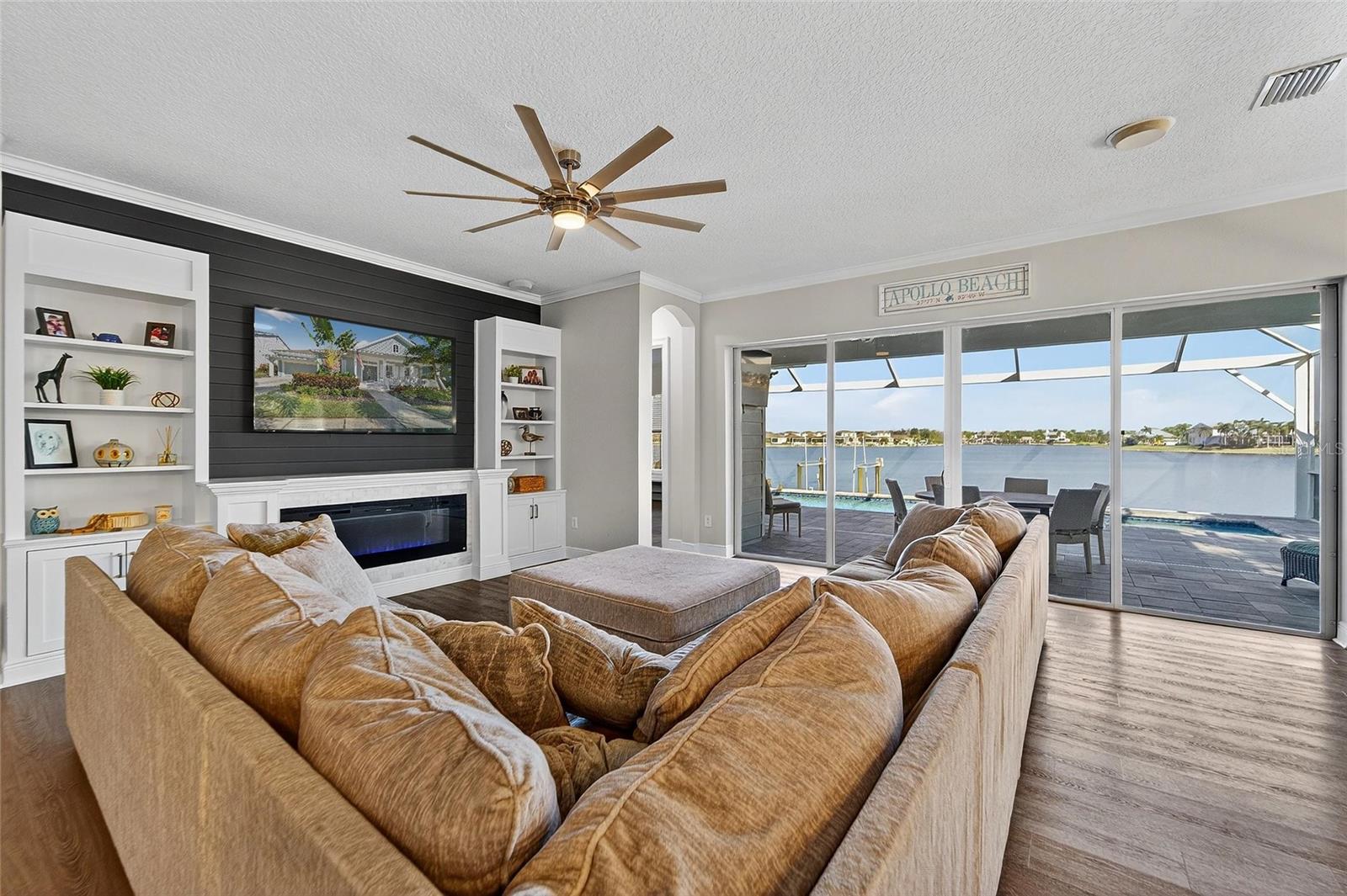 Listing photo id 24 for 5245 Brighton Shore Drive