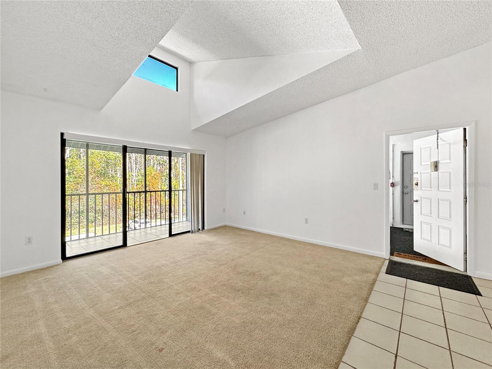 Image 6 of 26 For 1372 Pine Ridge Circle E H3