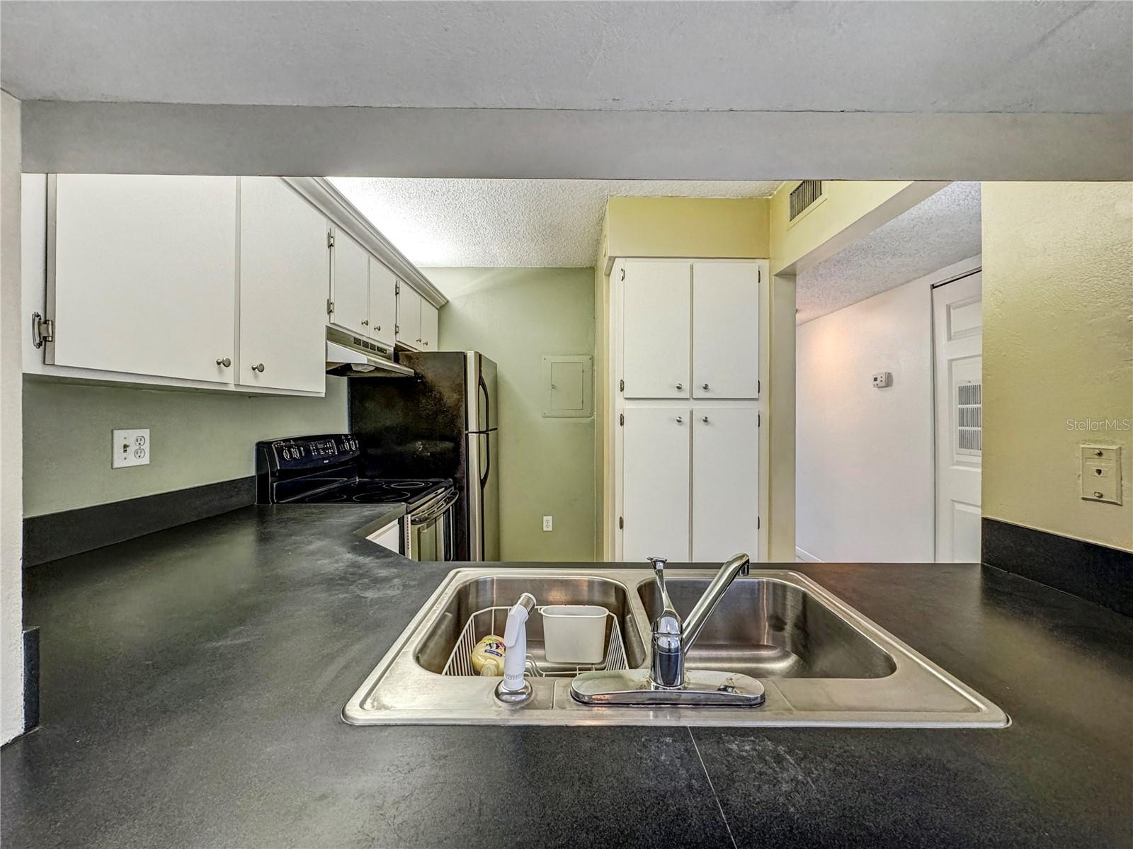 Image 9 of 26 For 1372 Pine Ridge Circle E H3