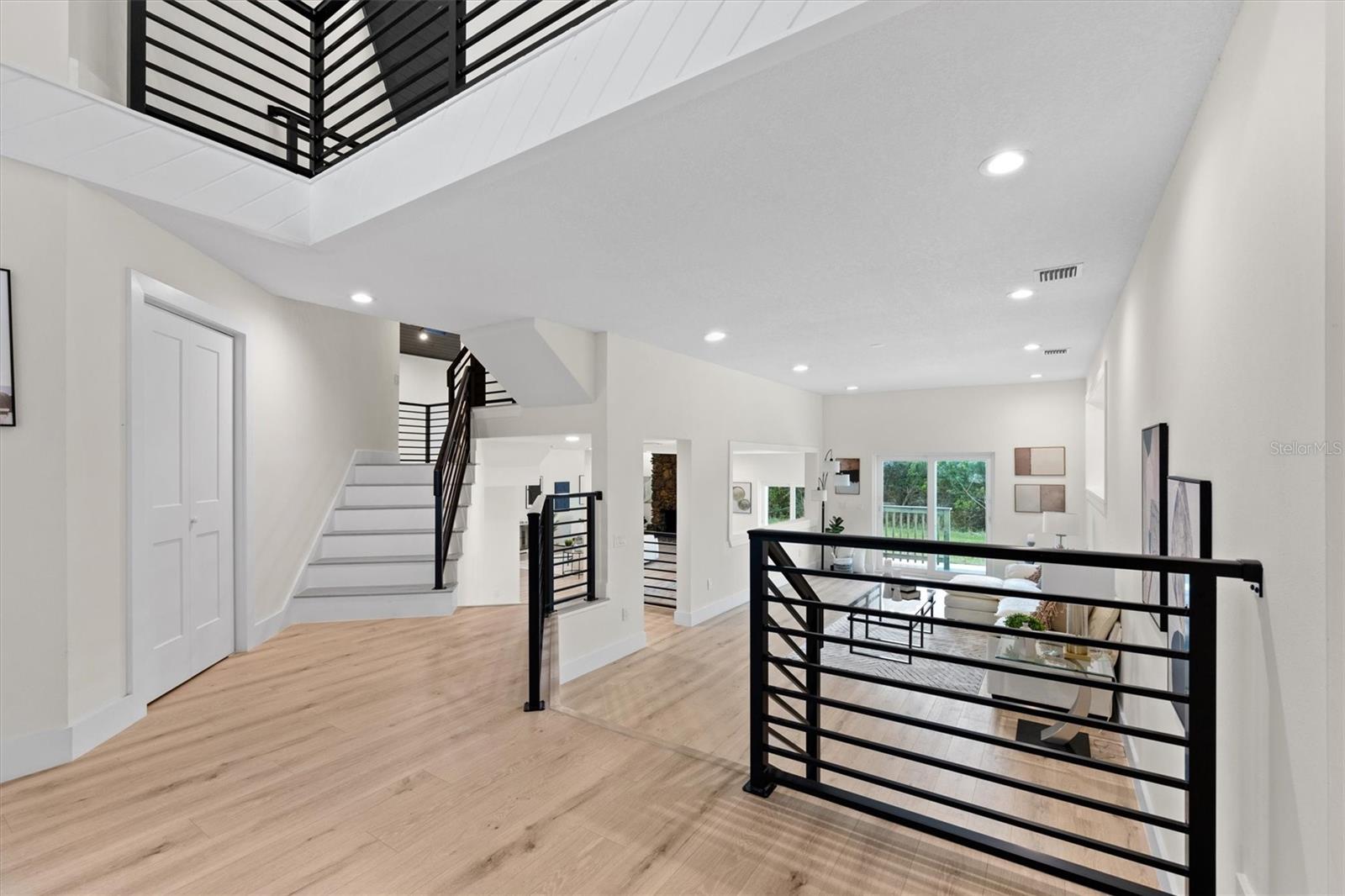 Image 10 of 77 For 9871 Lakeview Drive