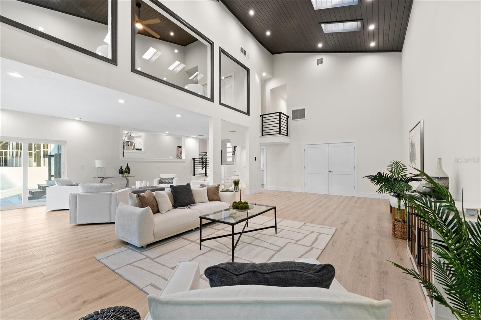 Image 18 of 77 For 9871 Lakeview Drive