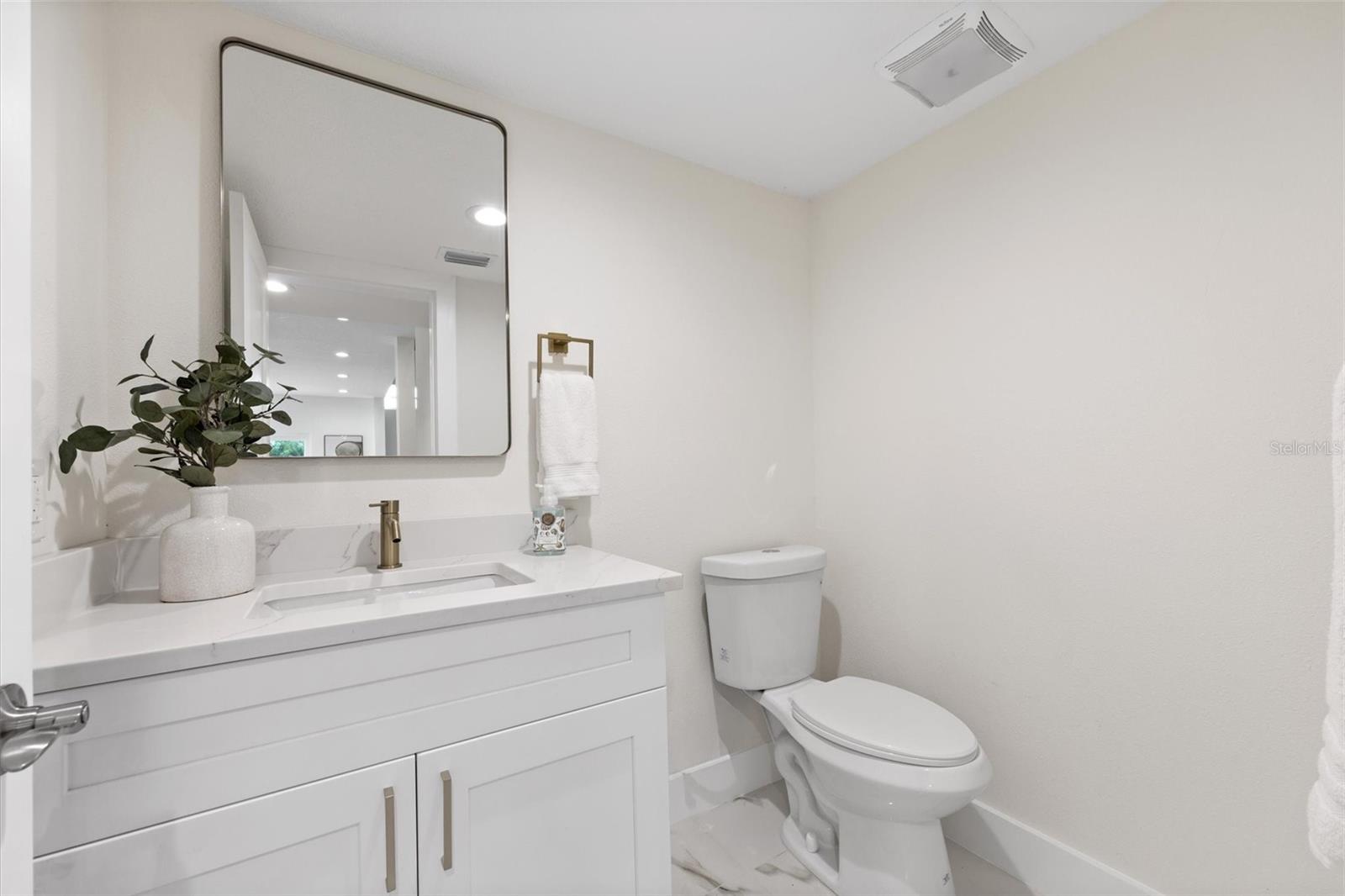 Image 20 of 77 For 9871 Lakeview Drive